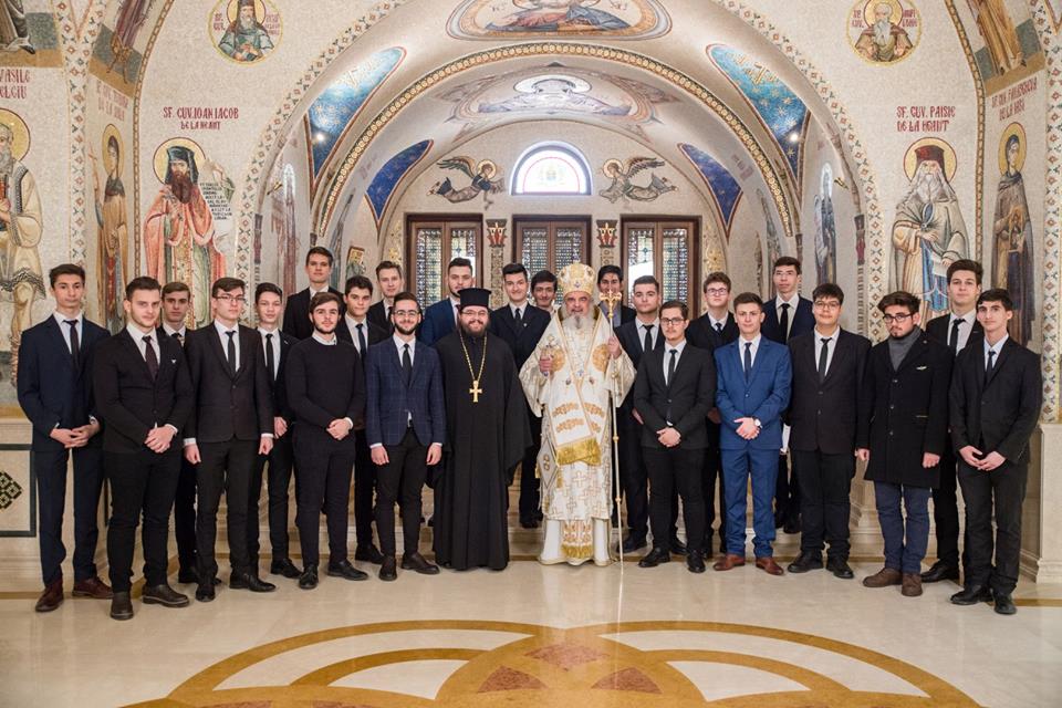 Liturghie alături de Patriarhul României