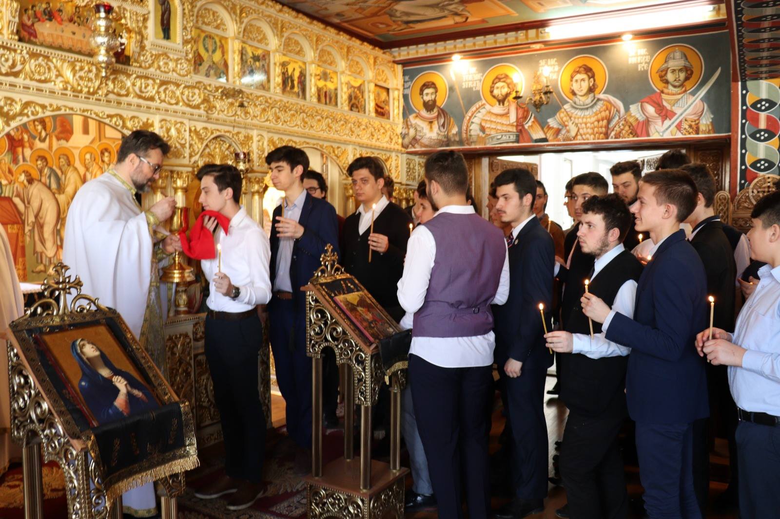 Zi de aleasă bucurie duhovnicească: Împărtășirea elevilor Seminarului Teologic Ortodox București